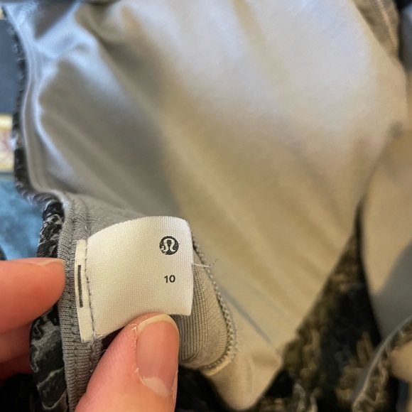 lululemon bra - Picture 3 of 3